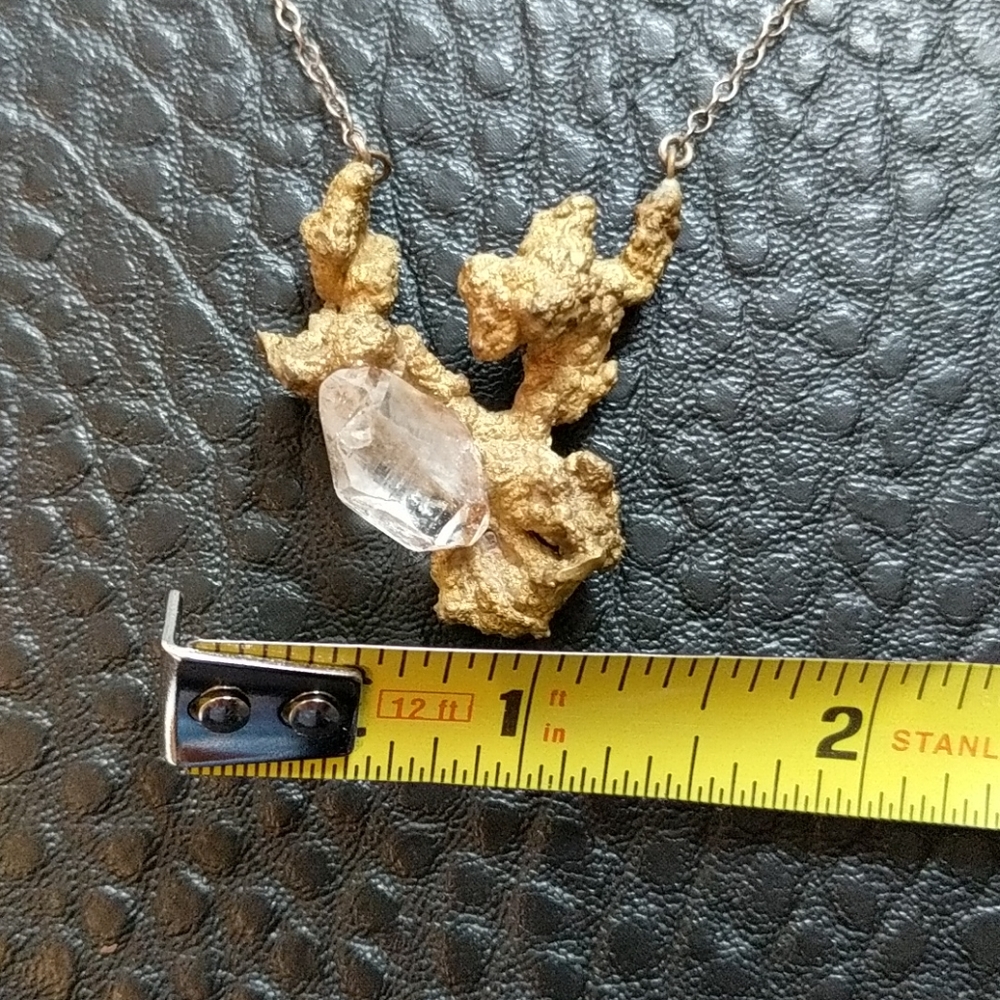 Crystal and brass pendant necklace - Picture 4 of 7